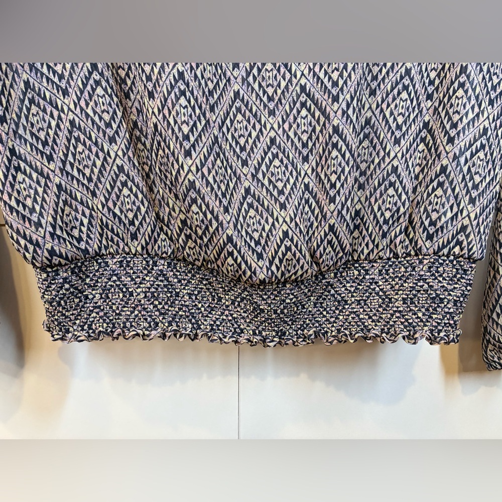 Forever 21 Boho Peasant Smocked Waist Tie Neck Geometric Blouse Size Medium - Picture 7 of 8